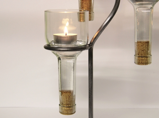 Kerzenständer mit Weissweinflaschen 3er